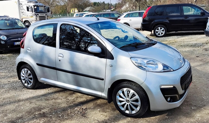 Peugeot 107 cena 18950 przebieg: 167000, rok produkcji 2014 z Trzebiatów małe 407